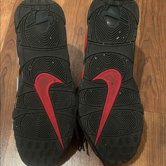 Nike Men’s Sneakers Black and Red - Picture 4 of 6
